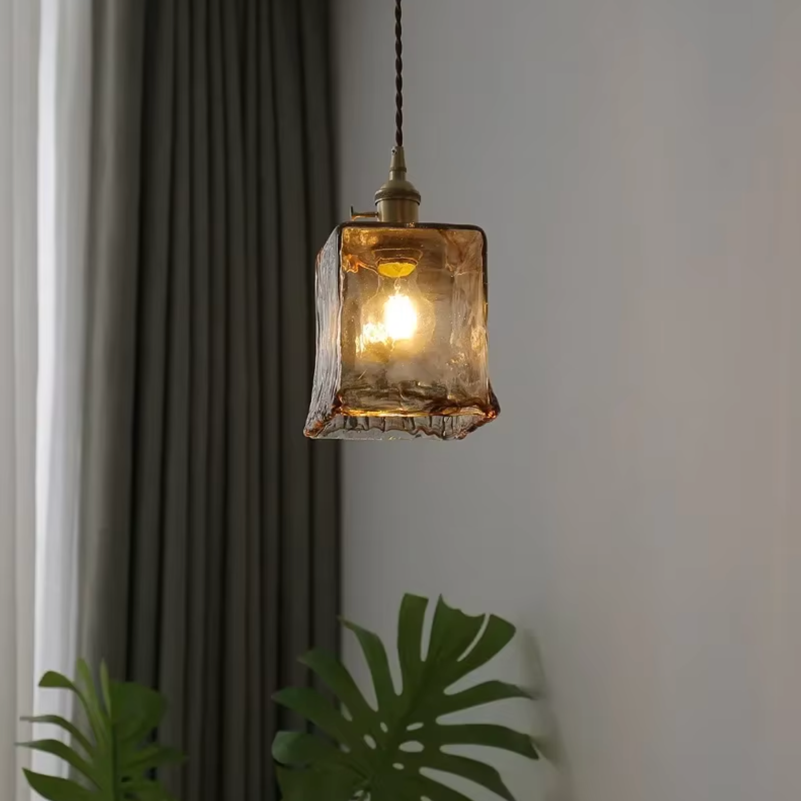 Square hanging pendant light 